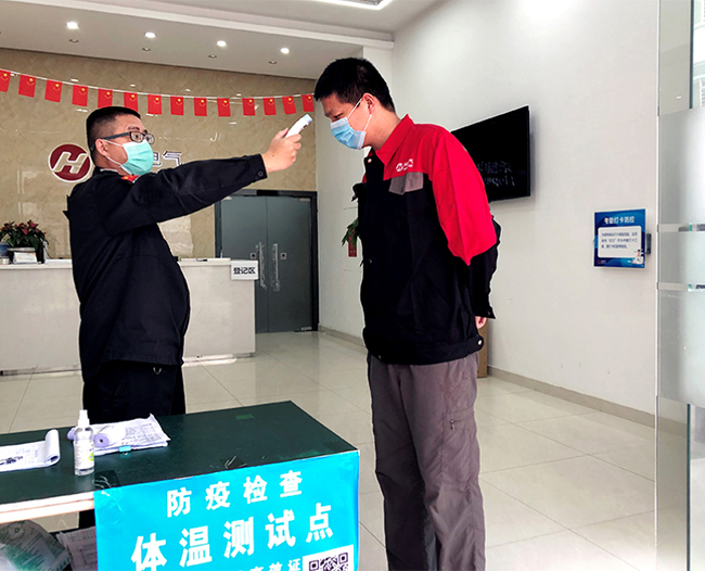 暖心行动  长征娱乐援助留深安置人员 (3).jpg