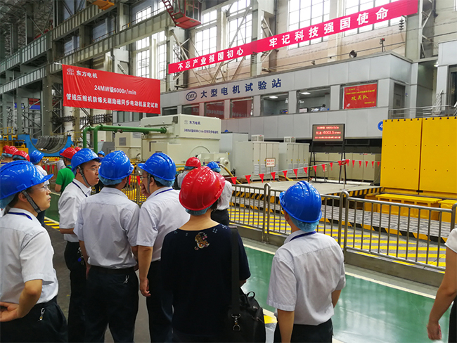 长征娱乐HD8000变频器配套国内首台24MW级6000rmin管道压缩机用同步电动机顺利完成鉴定试验 (1).jpg