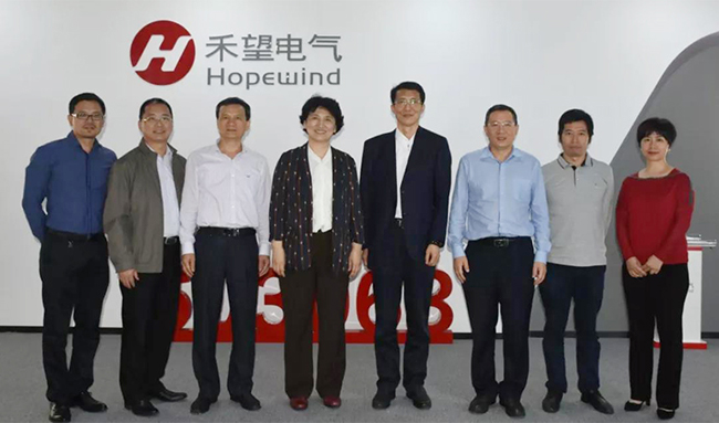 市政协副主席张晓莉一行赴长征娱乐开展民营经济调研 (4).jpg
