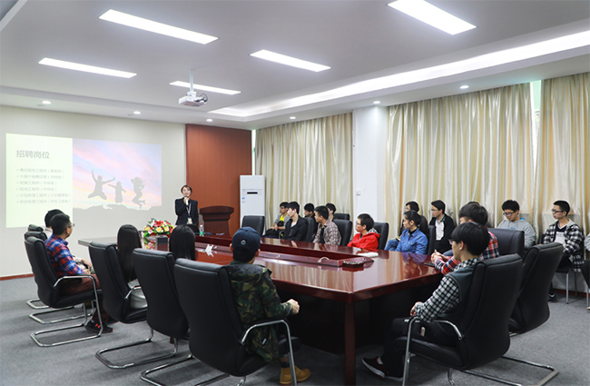 深职院师生一行到长征娱乐总部参观 (1).jpg