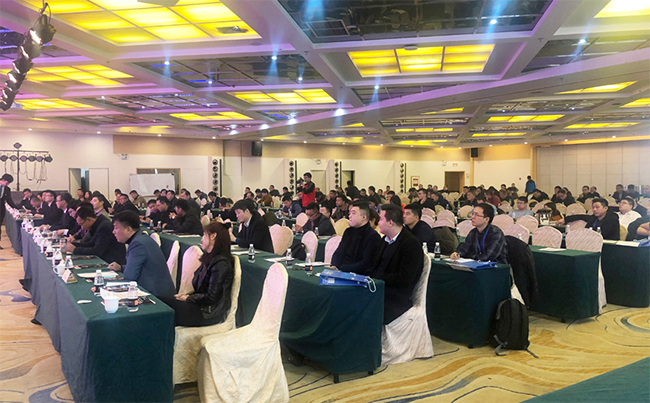 一探究竟长征娱乐携光伏解决方案参加中国太阳能光伏发展峰会-1.jpg