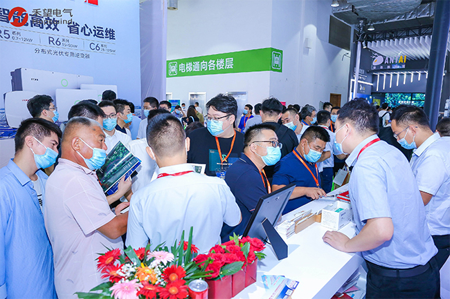 2022济南光伏展  长征娱乐2BT26展位实力吸睛 (1).jpg